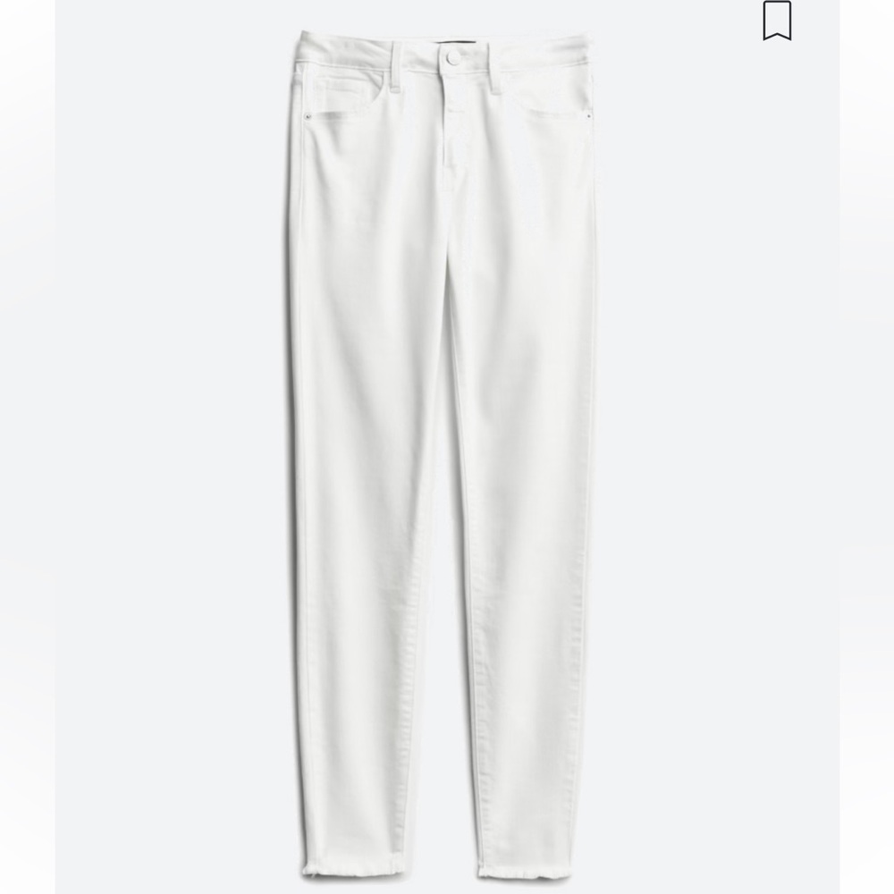 JUST USA
Hanna Color Skinny, frayed hem detail